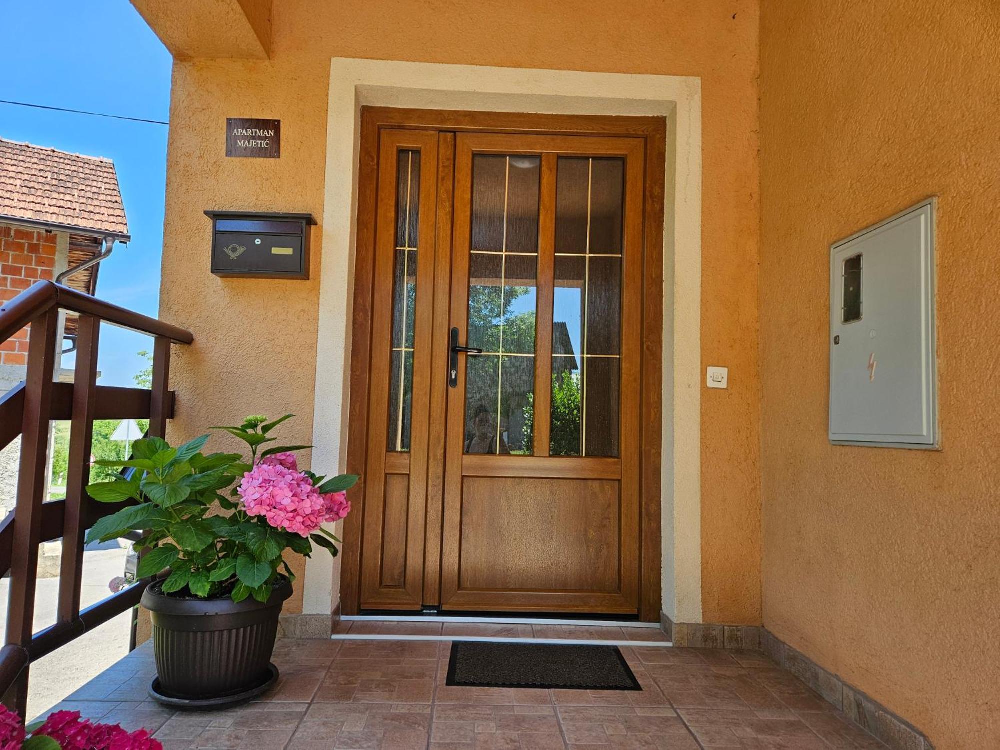 Apartment Majetic Gornji Vaganac Kültér fotó